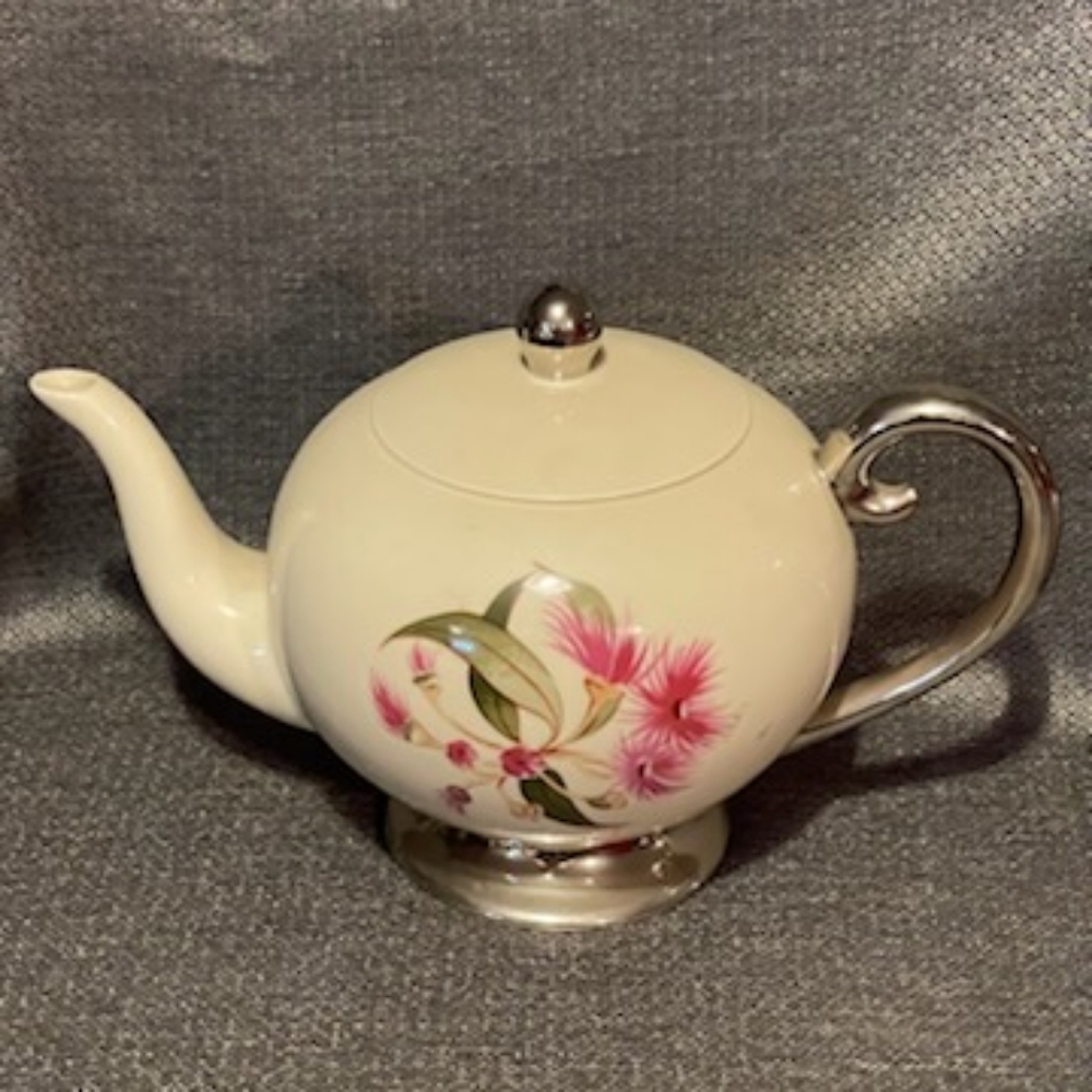 Flintridge, Milan Floral. Vintage tea pot made in California mid to late 50s